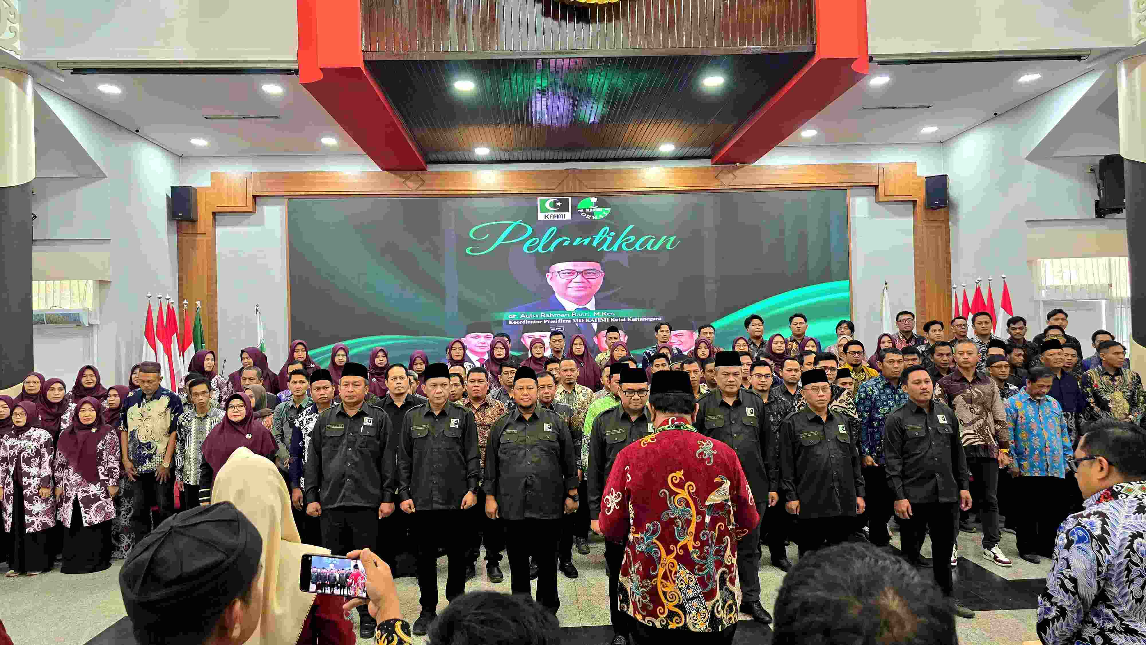 Gambar Aulia Rahman Basri Pimpin KAHMI Kukar 2026–2031, Siap Perkuat Jejaring untuk Pembangunan Daerah - aulia-rahman-basri-pimpin-kahmi-kukar-2026-2031-siap-perkuat-jejaring-untuk-pembangunan-daerah