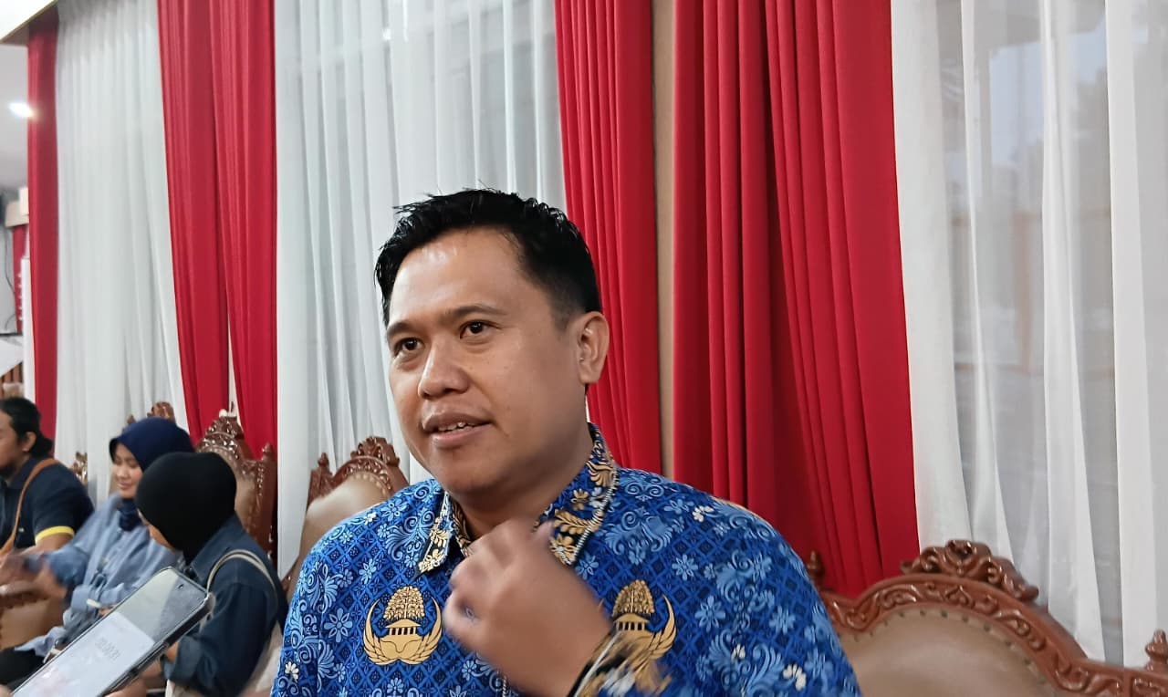 Gambar Tujuh Lowongan Terhubung Siap Kerja, Pencari Kerja Kukar Kini Tak Perlu Repot - tujuh-lowongan-terhubung-siap-kerja-pencari-kerja-kukar-kini-tak-perlu-repot