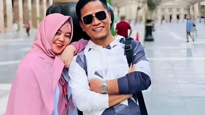 uploads/2024/10/Gus-Miftah-dan-istrinya-Ning-Astuti-2897547171.webp