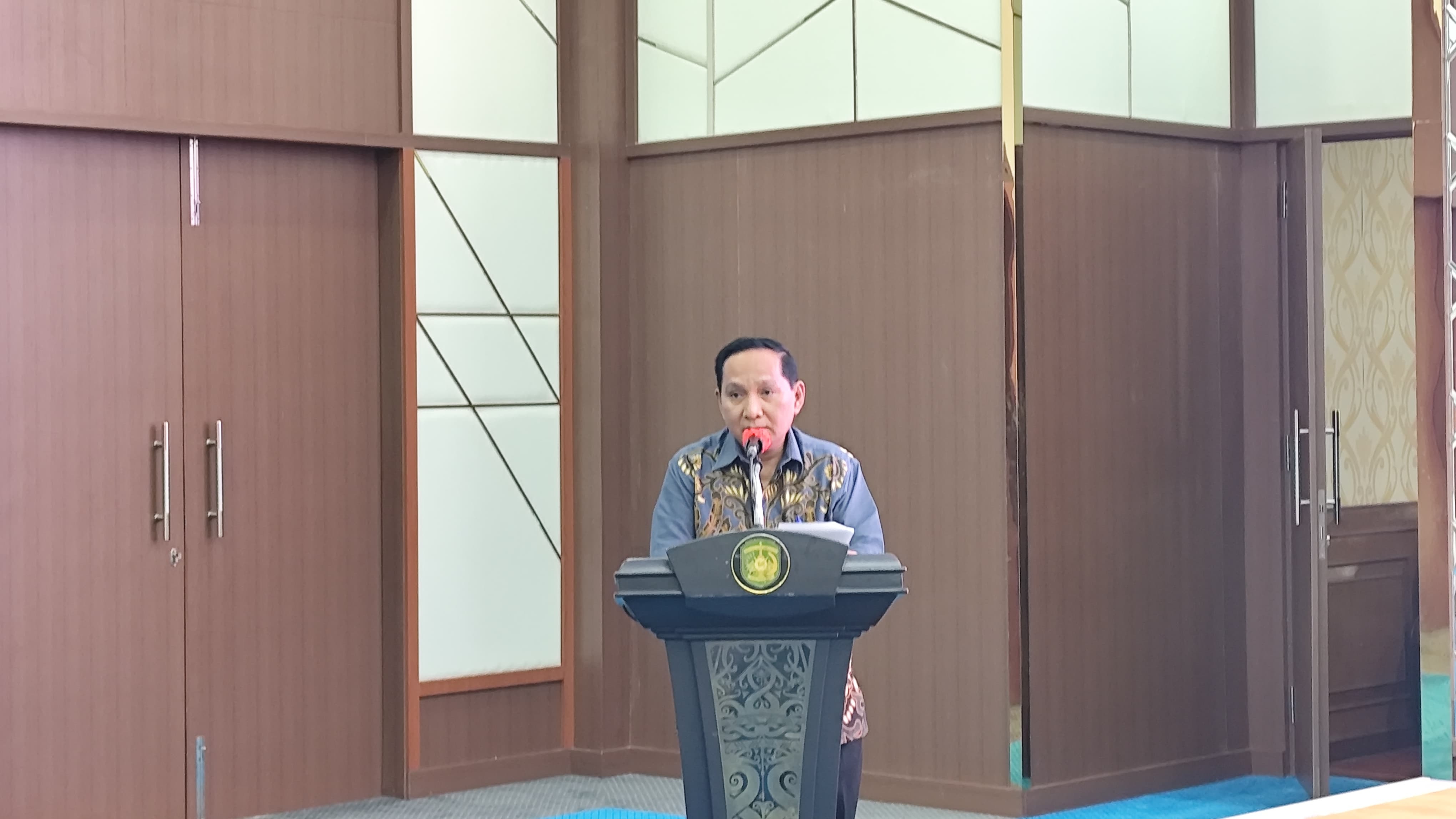 uploads/2025/02/Asisten-II-Sekretariat-Daerah-Kukar-Ahyani-Fadianur-saat-memberikan-sambutan-pada-kegiatan-Musyawarah-Kabupaten-ke-V-GOW-di-Pendopo-Wakil-Bupati.-Duta-Narasi.jpeg