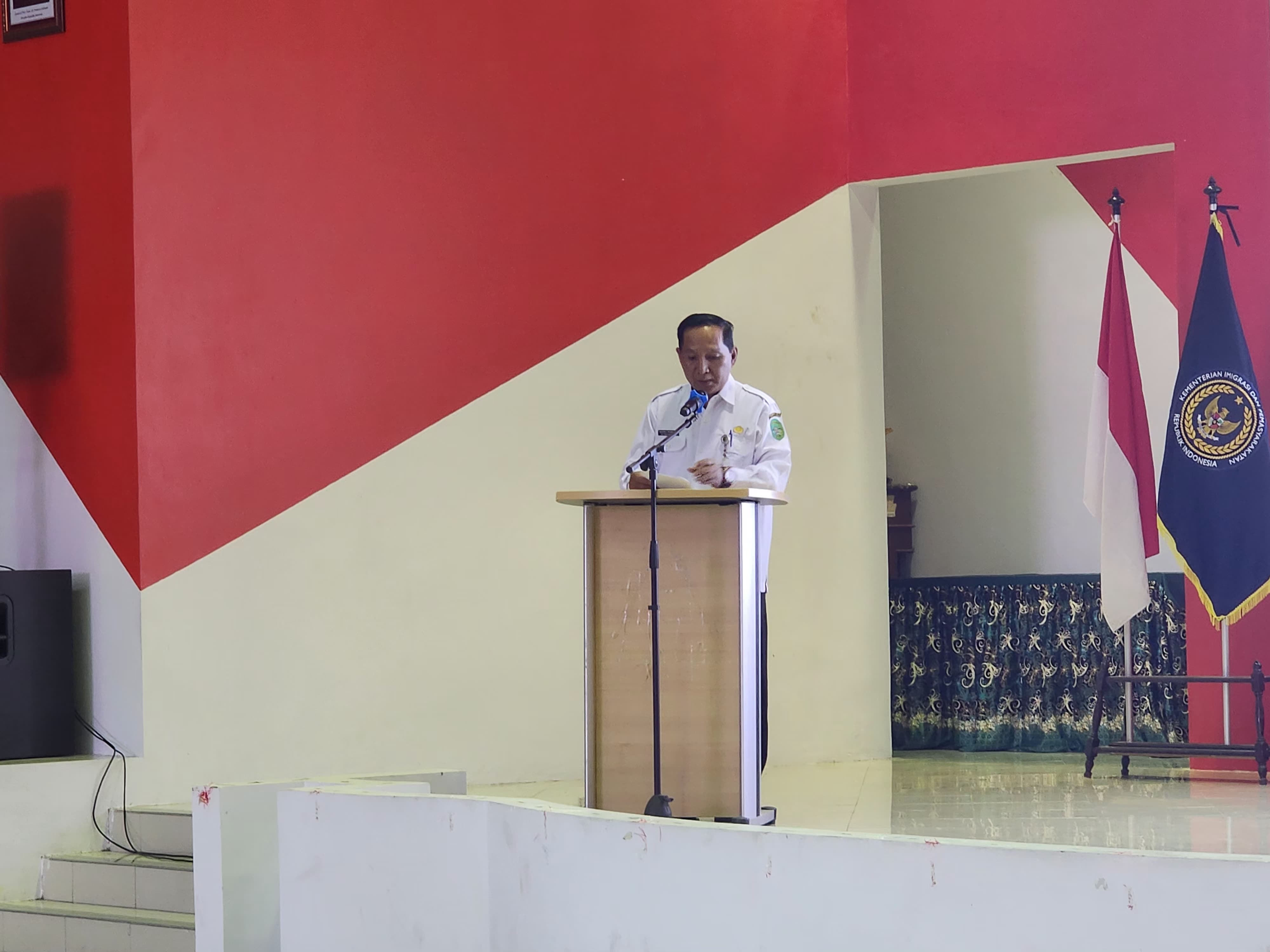 uploads/2025/02/Asisten-II-Sekretariat-Daerah-Kutai-Kartanegara-Ahyani-Fadianur-Saat-membaca-Sambutan-Duta-Narasi.jpeg