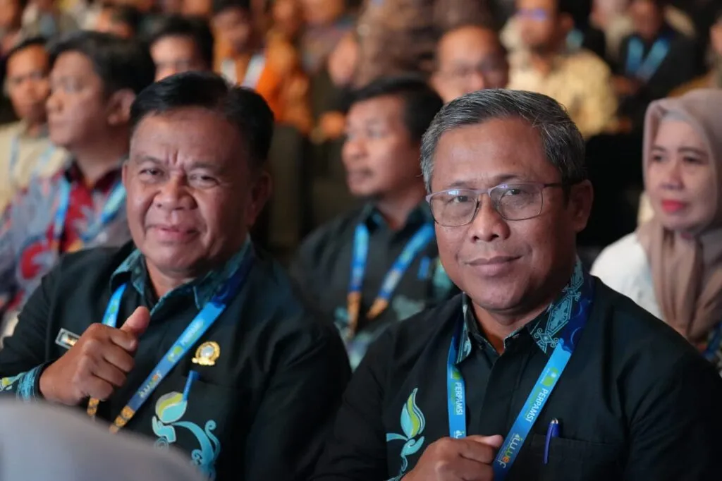 uploads/2025/11/Langkah-Progresif-Kutim-Diakui-Nasional-Bupati-Terima-Penghargaan-dari-PERPAMSI-1.webp