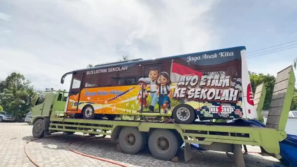 20251216_bus-listrik-sekolah